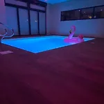 Loft Reims-fr 250m2 Privatifs, Piscine Interieure Chauffee, Et Parking Apartment Reims