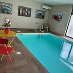 Loft Reims-fr 250m2 Privatifs, Piscine Interieure Chauffee, Et Parking *