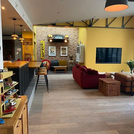 Lägenhet Loft Reims-fr 250m2 Privatifs, Piscine Interieure Chauffee, Et Parking *