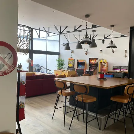 Loft Reims-fr 250m2 Privatifs, Piscine Interieure Chauffee, Et Parking