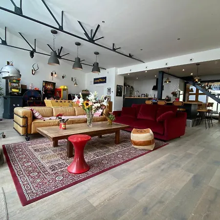 Loft Reims-fr 200m2 Privatifs, Piscine Intérieure Chauffée, Et Parking