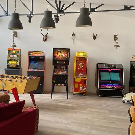 Loft Reims-fr 200m2 Privatifs, Piscine Intérieure Chauffée, Et Parking