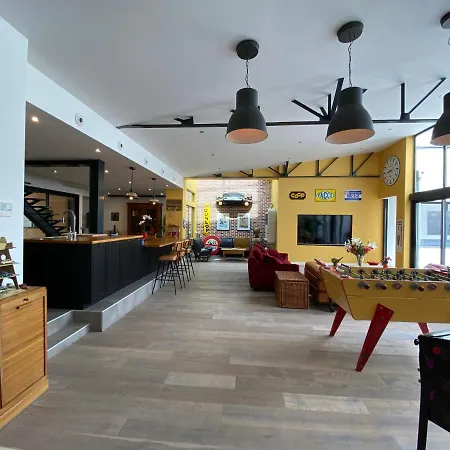 Loft Reims-fr 250m2 Privatifs, Piscine Interieure Chauffee, Et Parking アパート *