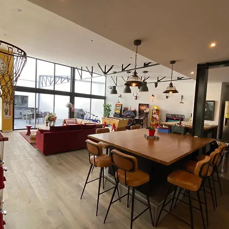 Loft Reims-fr 250m2 Privatifs, Piscine Interieure Chauffee, Et Parking アパート ランス