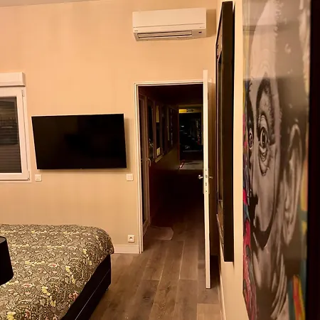 Loft Reims-fr 200m2 Privatifs, Piscine Intérieure Chauffée, Et Parking Appartement