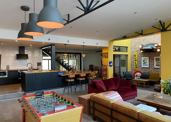 Loft Reims-fr 250m2 Privatifs, Piscine Interieure Chauffee, Et Parking * Reims