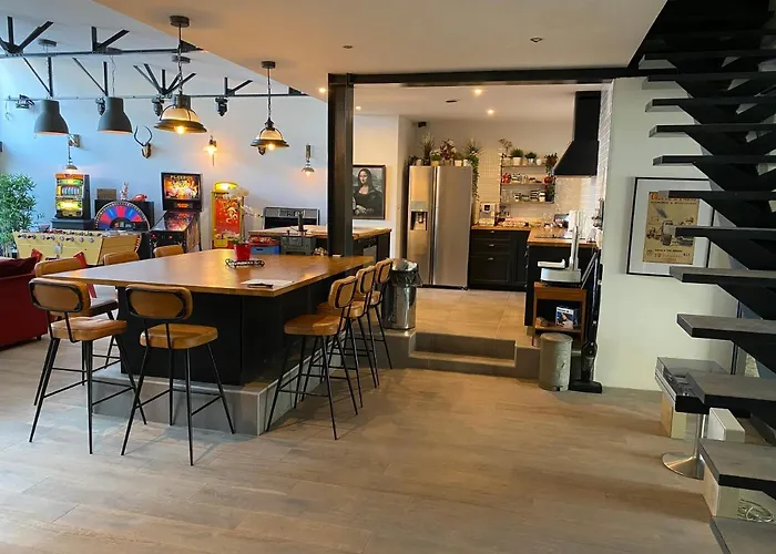 Loft Reims-fr 250m2 Privatifs, Piscine Interieure Chauffee, Et Parking Apartment