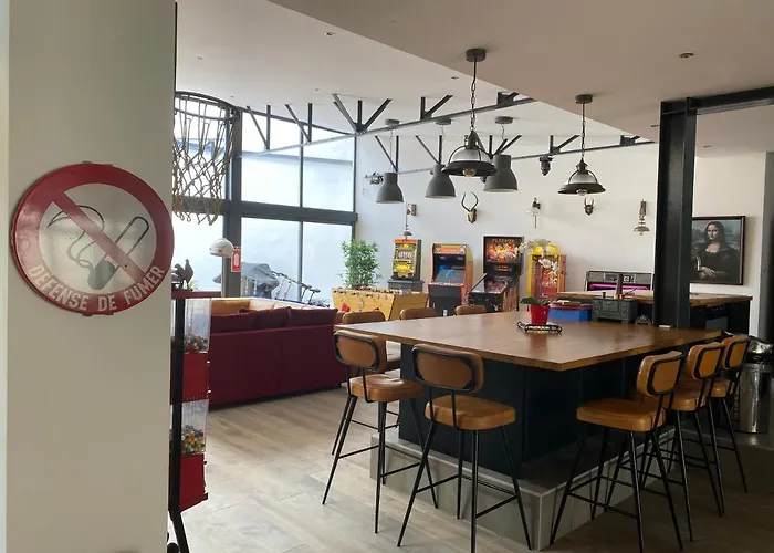 Loft Reims-fr 250m2 Privatifs, Piscine Interieure Chauffee, Et Parking