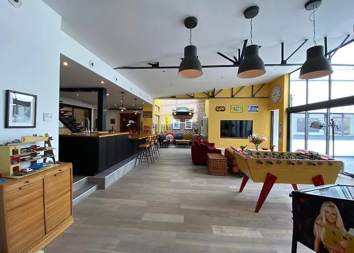 Loft Reims-fr 250m2 Privatifs, Piscine Intérieure Chauffée, Et Parking Appartement *