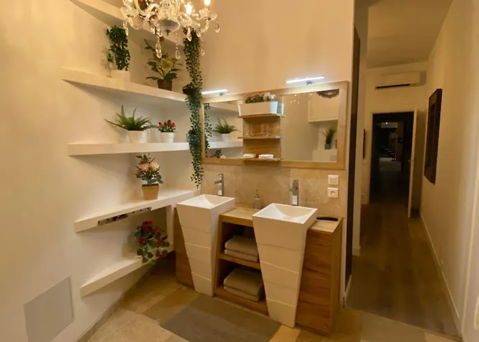 Loft Reims-fr 250m2 Privatifs, Piscine Interieure Chauffee, Et Parking *