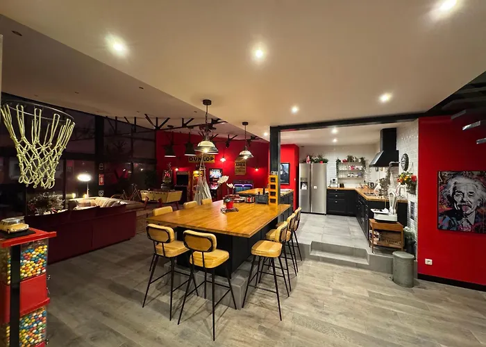 Appartement Loft Reims-fr 250m2 Privatifs, Piscine Intérieure Chauffée, Et Parking Reims